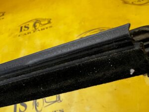 LISTWA ZGARNIAJĄCA SZYBY DRZWI PRZÓD LEWY DACIA DOKKER