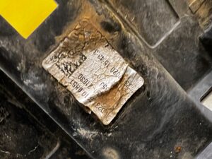 LISTWA NAKŁADKA SIERP BŁOTNIKA PRZÓD LEWY LEWA FORD KUGA MK3 MAGNETIC GREY