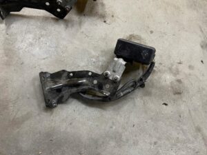 SKRZYNKA BEZPIECZNIKÓW MOCOWANIE WSPORNIK RENAULT KADJAR EU