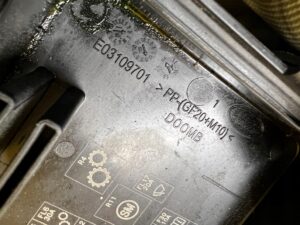 POKRYWA OSŁONA OBUDOWA SKRZYNKI BEZPIECZNIKÓW LAND ROVER DISCOVERY 5 V L462