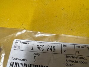 LISTWA SZYBOWA USZCZELKA ZEWNĘTRZNA DRZWI TYŁ PRAWY BMW 3 E36 NOWA OEM