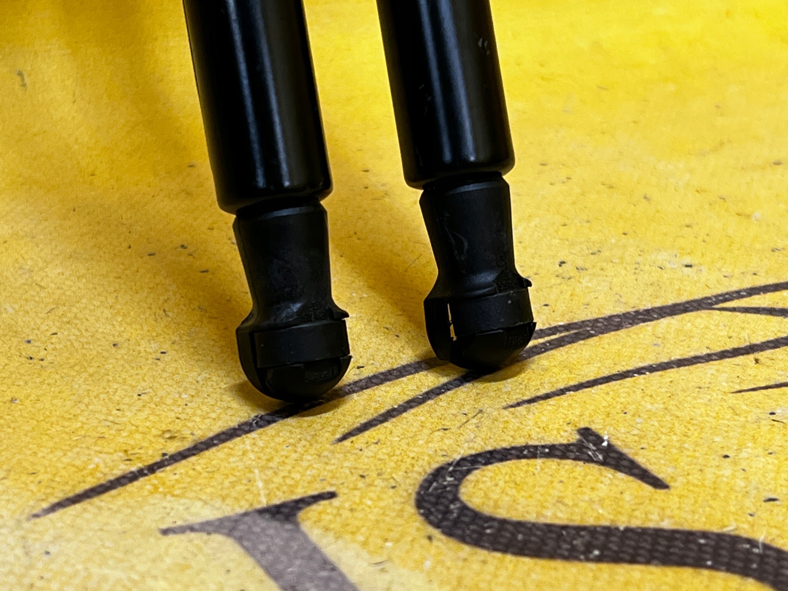 NOWE SIŁOWNIKI TELESKOPY KLAPY BAGAŻNIKA BMW F22