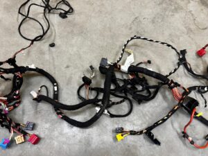 INSTALACJA WIĄZKA OKABLOWANIE DESKI KONSOLI AUDI Q5