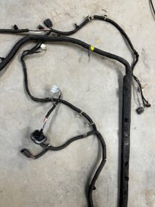 WIĄZKA PRZEWODÓW KOMORY SILNIKA BELKI JEEP GRAND CHEEROKIE WK2 SRT 6.4