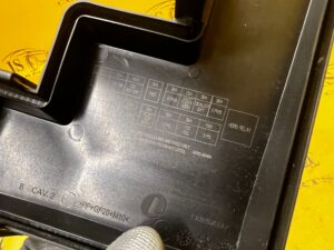 OBUDOWA SKRZYNKI BEZPIECZNIKÓW RENAULT KADJAR