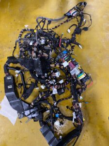 WIĄZKA INSTALACJA BEZPIECZNIKI KABINY INFINITI Q30