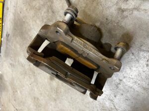 ZACISK HAMULCOWY PRZÓD PRAWY RANGE ROVER VELAR L560 JAGUAR F-PACE X761 2.0D