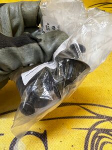 6 X NIT ROZPRĘŻNY MOCOWANIE IZOLACJI DŹWIĘKOWEJ PRZEDNIEJ BMW NOWY OEM