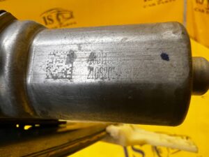 MECHANIZM PODNOŚNIK SZYBY DRZWI PRZÓD LEWY DACIA JOGGER SANDERO III