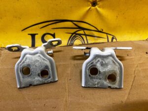 KOMPLET ZAWIASY DRZWI GÓRNY DOLNY DACIA SANDERO III 2023R