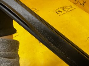 LISTWA ZGARNIAJĄCA DRZWI PRZÓD LEWY LEWA DACIA SANDERO III