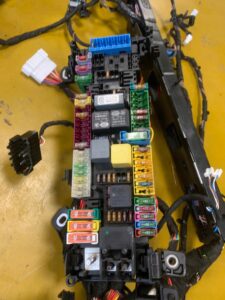 WIĄZKA INSTALACJA BEZPIECZNIKI INFINITI Q30 1.5 D