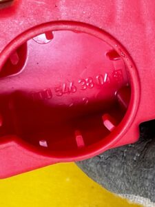 ZAŚLEPKA OSŁONA KLEMY DODATNIEJ MERCEDES E-KLASA W213 KOMBI