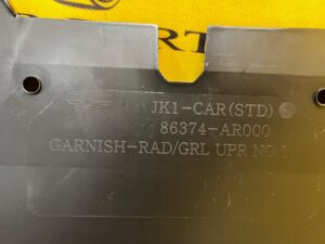 ŚRODKOWA GÓRNA OSŁONA CHŁODNIC PASA PRZEDNIEGO PRZÓD GENESIS GV70