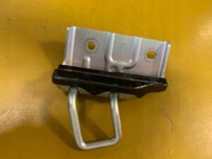 RYGIEL ZAMKA DRZWI TYŁ PRAWY LEWY NISSAN E-NV200