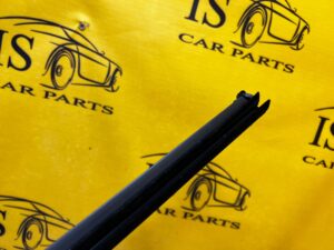 USZCZELKA LISTWA ZGARNIAJĄCA WEWNĘTRZNA SZYBY DRZWI LEWA PRAWA SKODA SCALA