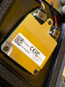 SZKLANY SŁUPEK OSŁONA SŁUPKA B KAMERA BOCZNA LEWY TESLA MODEL 3 PRZEDLIFT