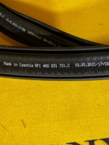 KAROSERYJNA USZCZELKA DRZWI PRZÓD AUDI A8 D5