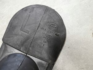 KRZYŻAK DRĄŻEK OSŁONA KOLUMNY KIEROWNICZEJ LAND ROVER DISCOVERY 5 L462