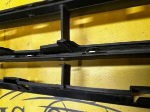 KRATKA DOLNA ŚRODKOWA ZDERZAKA PRZÓD PEUGEOT 508 RXH