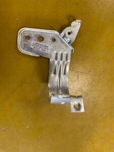 ŁAPA MOCOWANIE FILTRA PALIWA MERCEDES INFNITI Q30