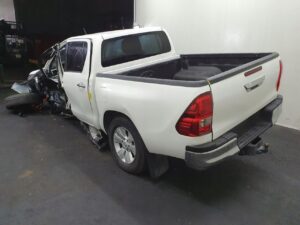 TOYOTA HILUX VIII 8 PAKA TYLNA BŁOTNIKI BURTA PAS TYLNY