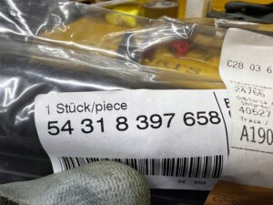 PROWADNICA USZCZELKA SZYBY DRZWI BOCZNEJ PRAWEJ PRAWA GÓRNA BMW Z3 NOWA OEM