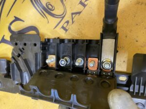 SKRZYNKA BEZPIECZNIKÓW LAND ROVER L462 DISCOVERY V