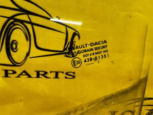 SZYBA BOCZNA ZIELONA DRZWI PRZÓD LEWA LEWY DACIA JOGGER 2022R