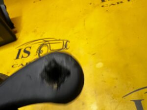 CIĘGNO RĄCZKA DŹWIGNIA KLAPKI WLEWU PALIWA DACIA JOGGER SANDERO II
