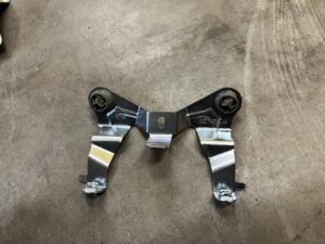 WSPORNIK MOCOWANIE BLACHA RANGE ROVER VELAR L560