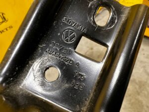 WSPORNIK MOCOWANIE ZDERZAKA TYŁ PRAWY VOLKSWAGEN GOLF VIII HB