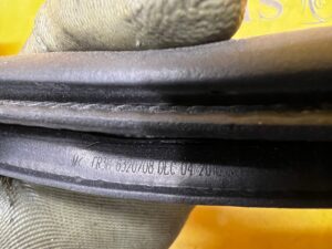 USZCZELKA DOLNA DRZWI PRZÓD PRAWY LEWY FORD MUSTANG VI