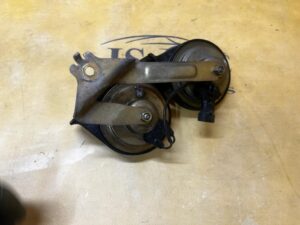 KLAKSON SYGNAŁ DŹWIĘKOWY CHEVROLET CORVETTE C5 97-04