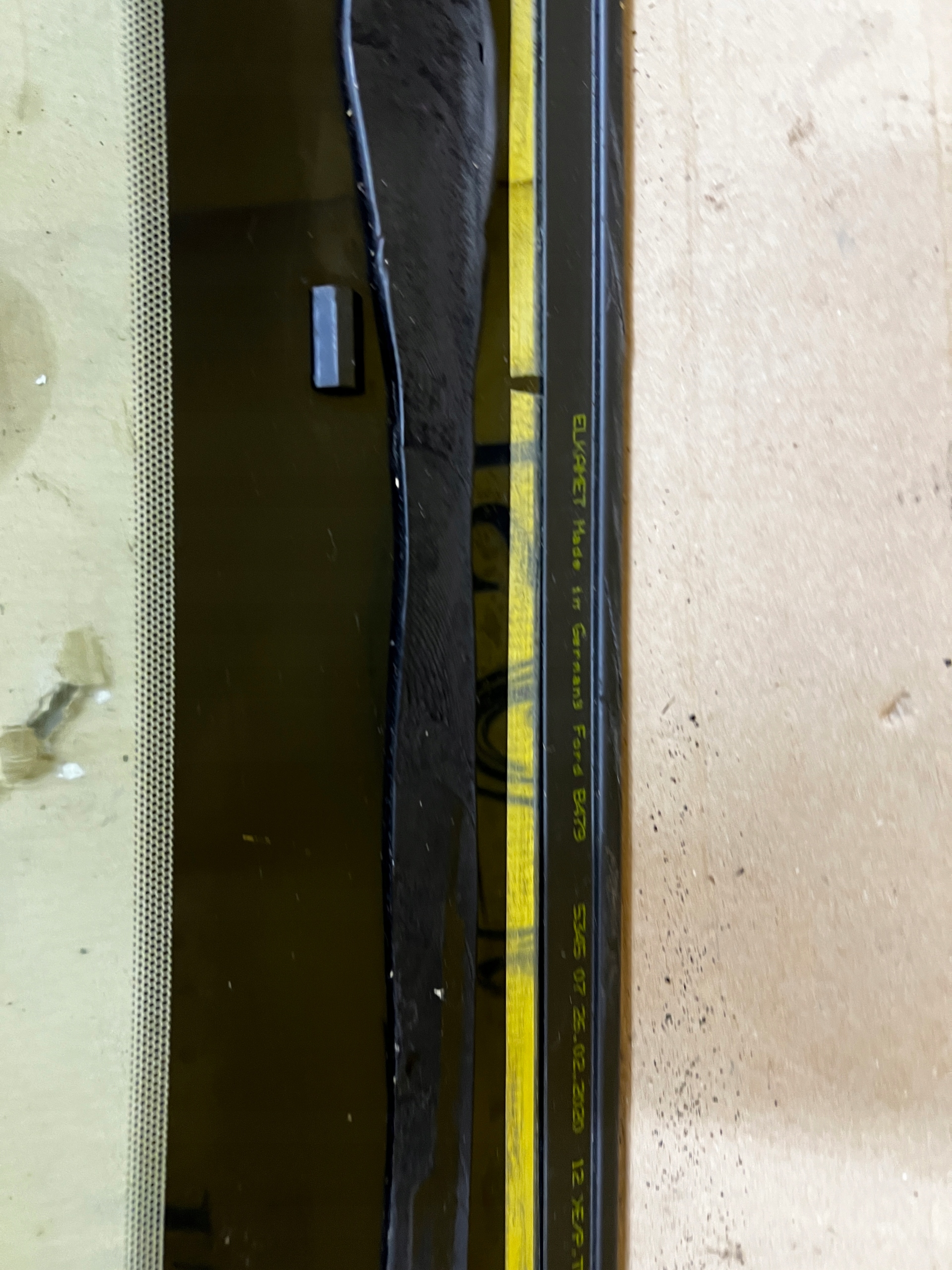 SZYBA CZOŁOWA GRZANA SENSOR FORD FIESTA MK8 20R