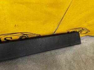 LISTWA NAKŁADKA PROGU PROGOWA PRÓG PRAWY PRAWA RANGE ROVER VELAR L560