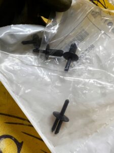 8 X NIT ROZPRĘŻNY MOCOWANIE OSŁONY PROGU BMW Z4 E85 E86 Z8 E85 NOWY OEM