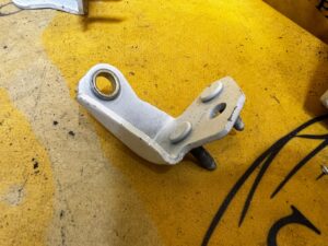 ZAWIAS DRZWI PRAWY TYŁ GÓRNY FORD KUGA MK3