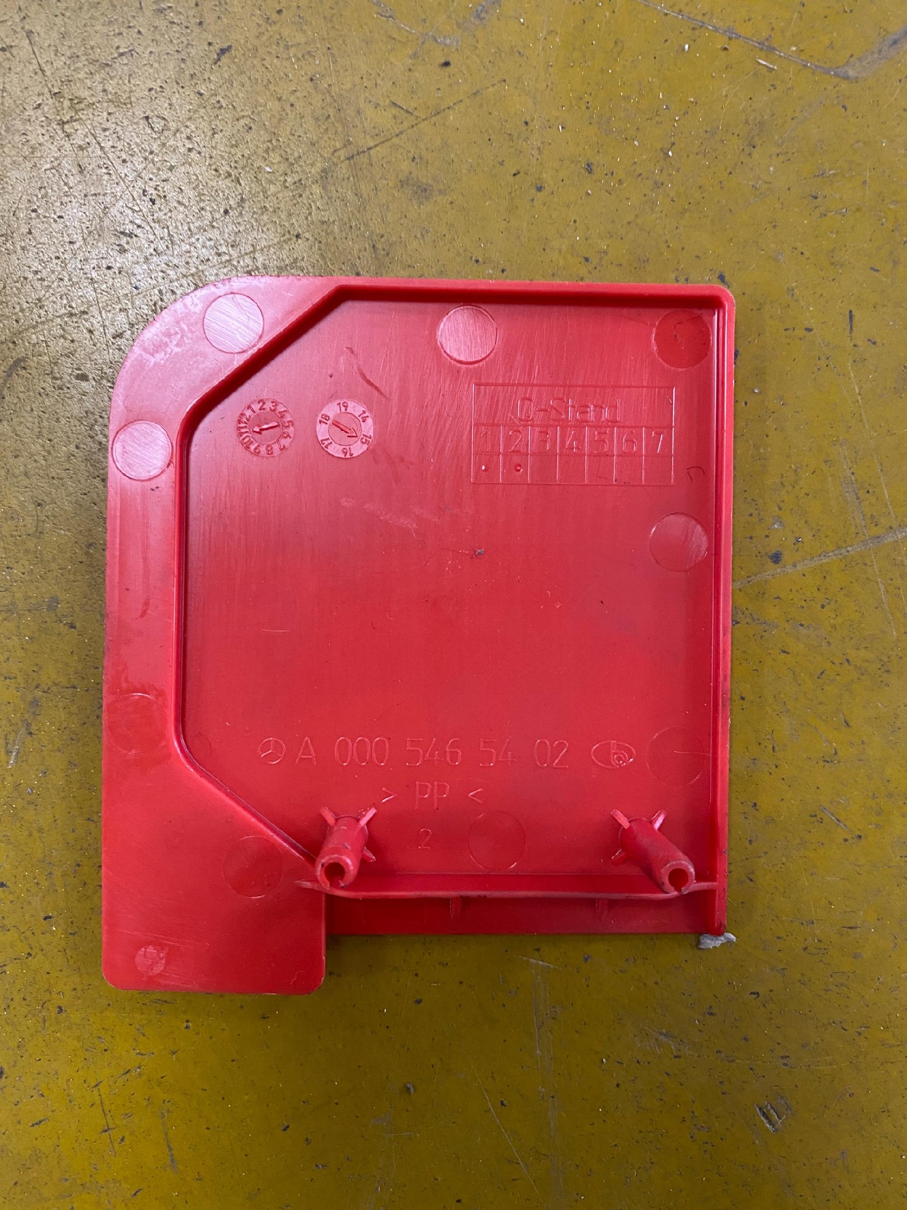 ZAŚLEPKA KLEMY PLUS AKUMULATORA MERCEDES INFINITI