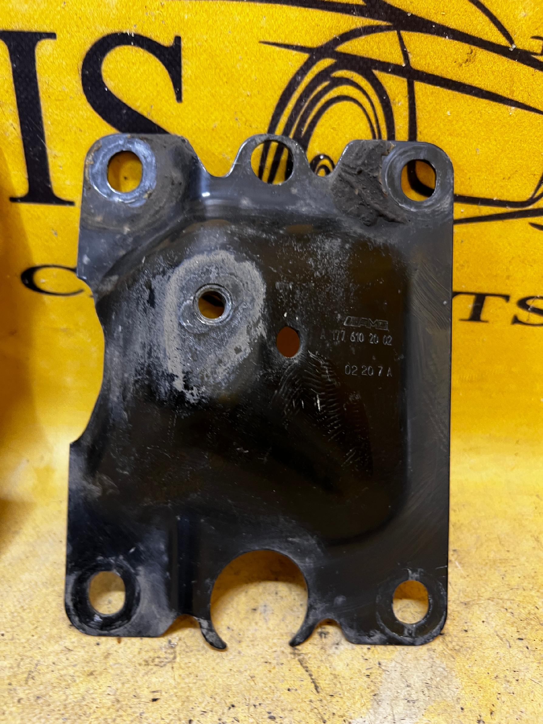 WSPORNIK UCHWYT MOCOWANIE MERCEDES A45 S AMG W177