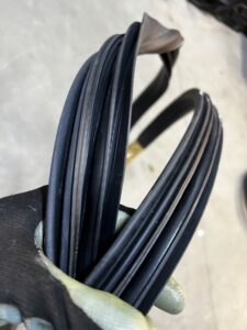 USZCZELKA DRZWI PRZÓD PRZEDNICH LEWY LEWA DACIA LODGY LIFT 2022R