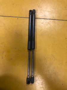 SIŁOWNIKI TELESKOPY BAGAŻNIKA KMPL NISSAN LEAF ZE0