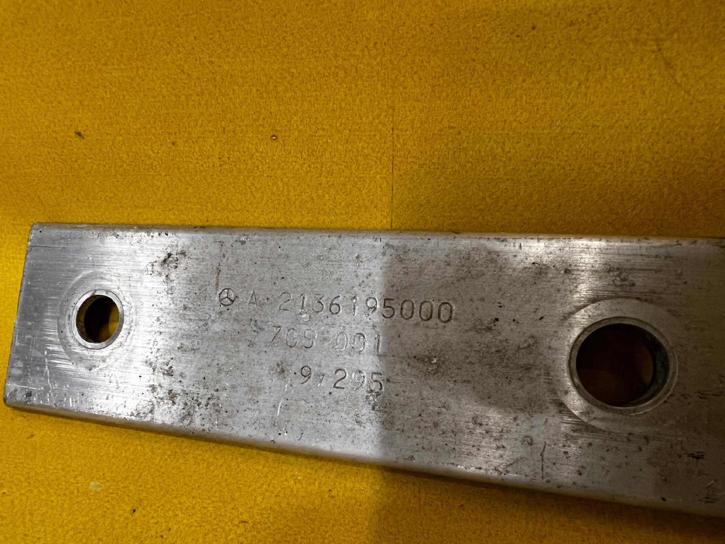 WSPORNIK ROZPÓRKA MOCOWANIE MERCEDES W213