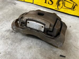 ZACISK HAMULCOWY PRZÓD PRAWY JAGUAR XJ X351