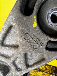 NAPINACZ PASKA ROZRZĄDU AUDI Q7 SQ7 4M0 4.0 TDI