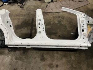 ĆWIARTKA BŁOTNIK PODŁUŻNICA PRÓG PRAWY BOK DACIA SANDERO STEPWAY III 2023R