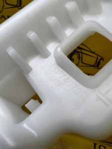 UCHWYT MOCOWANIE KURTYNY PRZÓD LEWY DACIA SANDERO III 2023R