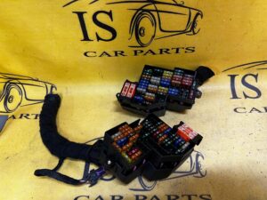 SKRZYNKA BEZPIECZNIKÓW BEZPIECZNIKI PORSCHE CAYENNE 7P5 7P0