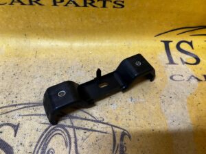 MOCOWANIE SKRZYNKI BEZPIECZNIKÓW FORD ESCAPE MK4