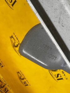 ZAWIAS MASKI POKRYWY SILNIKA PRAWY DACIA SANDERO III 369